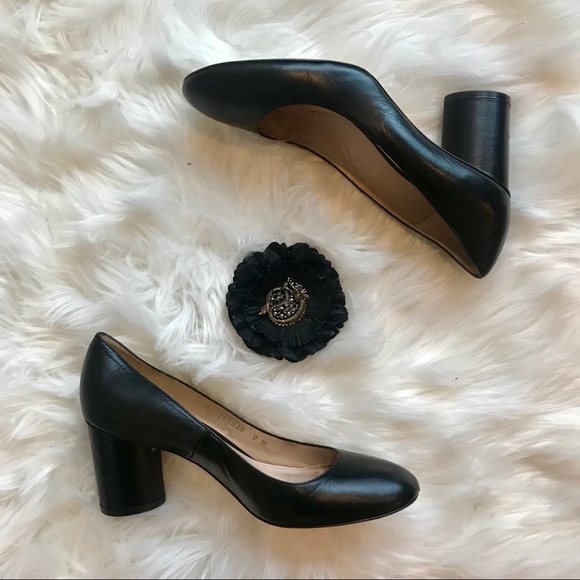 Stuart Weitzman Shoes - Stuart Weitzman Black Azalea Leather Pump